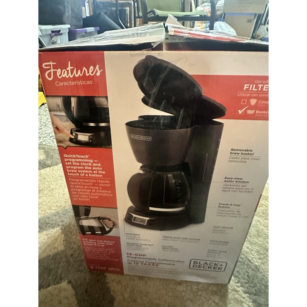 Black & Decker 12-cup programmable coffee maker - Picture 2 of 3